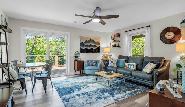 Pet-Friendly, Convenient Cabin Minutes from Downtown Hendersonville