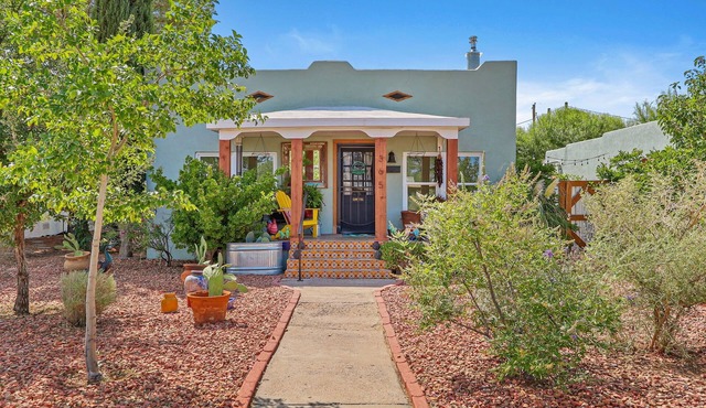 Pet Friendly, EV Charger, Great Backyard, Near DT, NMSU, & Mesilla