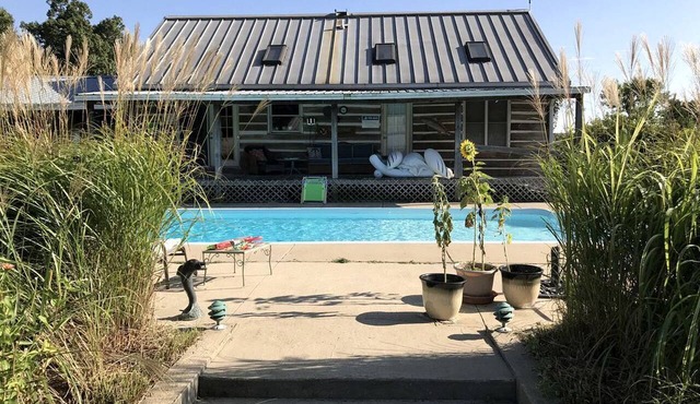 Pet-Friendly Log Cabin with an Outdoor Pool near Crofton, Kentucky