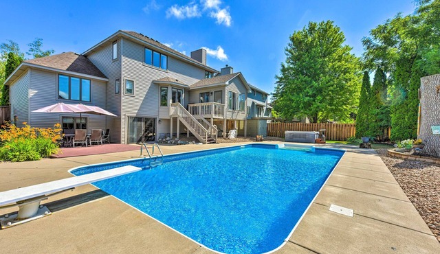 Pet-Friendly Maple Grove Gem w/Private Yard! in Maple Grove