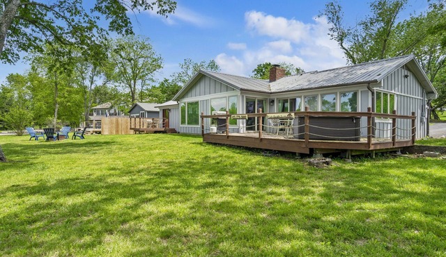 Pet Friendly Table Rock Retreat Steps from the Lake with Hot Tub, Billiards & Fireplace