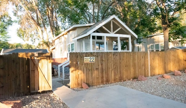 Pet-Friendly Tiny Home Near Arches | Sleeps 6 | Mountain Views | Mesa Arch