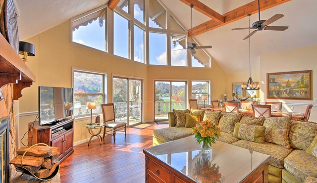 Picturesque Sky Haus Sanctuary w/Mountain Views