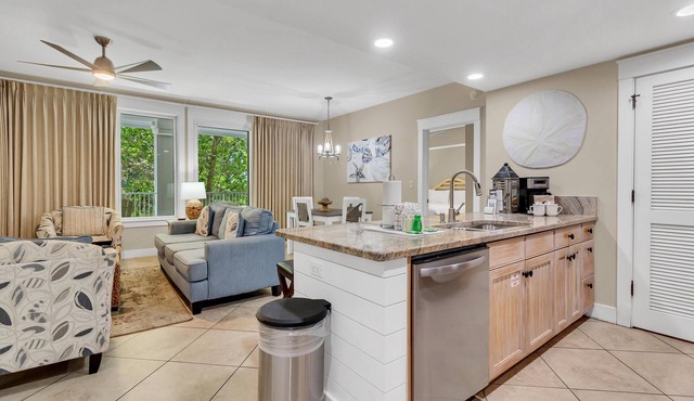 Pilot House-Village Charm: 2BR Condo in the heart of The Village of Baytowne Wharf at Sandestin Golf and Beach Resort!