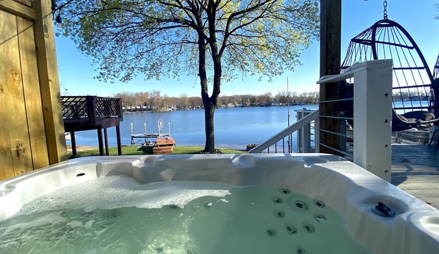 Pine Lake Retreat- sparkling hot tub! Lakeside house with sandy lakefront!