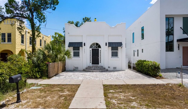 Pineapple Paradise - 2 Units - 13 min to Beach