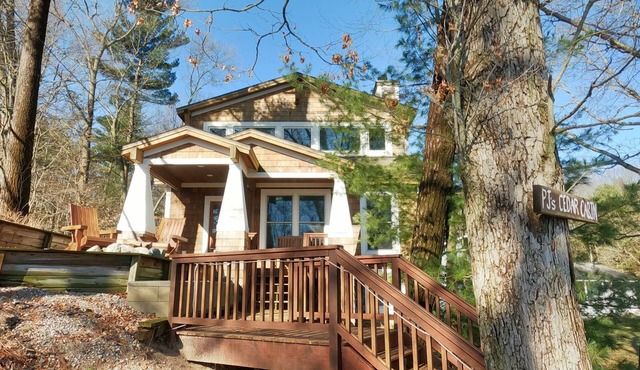 PJ's Cedar Cabin - Luxury-Rustic at its Best!