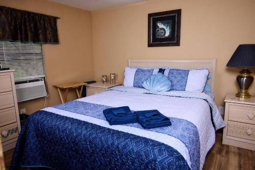 Pleasant Days Lodging Scallop room