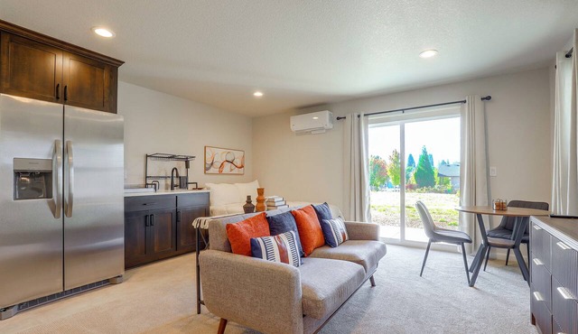PNW Home Base! Gresham Studio w/ Patio in Gresham