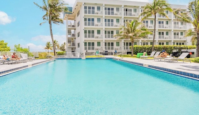 Pompano Beach | Coastal Comfort Retreat | Pool + Beach | 2BR in Pompano Beach
