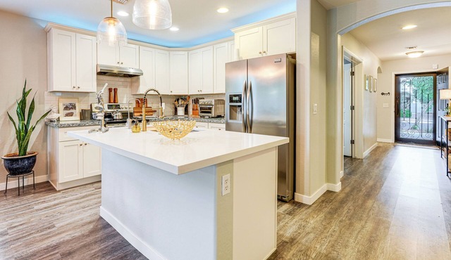 Pool Access! Suburban Home 11 Mi to Dtwn Gilbert