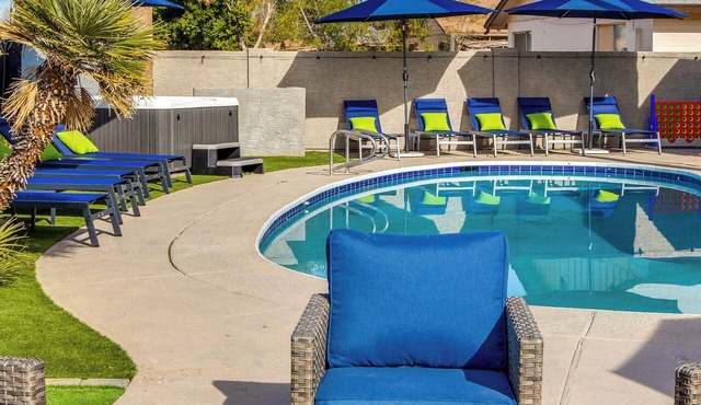 Pool, Spa, Fire Pit, Grown Up Swings-Your Own 5BR/3BA Resort-LOW Pool Heat Fee