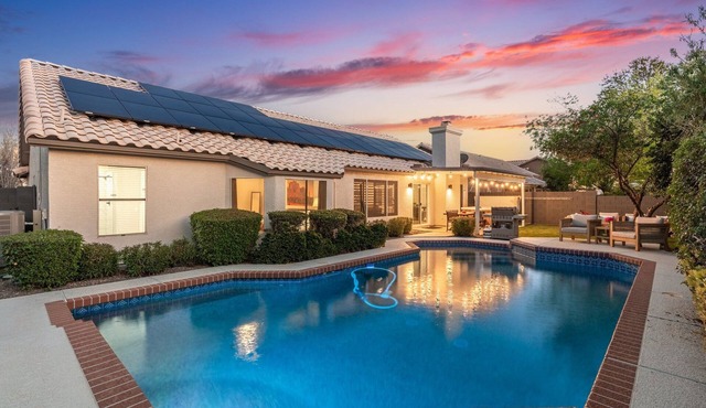 Pool & Spa Spacious Open Concept Game Room Fully Stocked