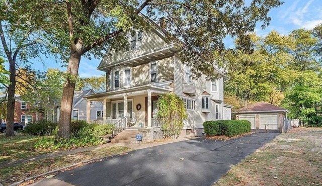 Pool & Spacious 5BR, Classic Home, Fully Furnished