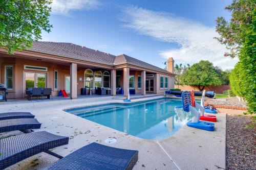 Pool Table, Putting Green: Luxury Oasis in Mesa