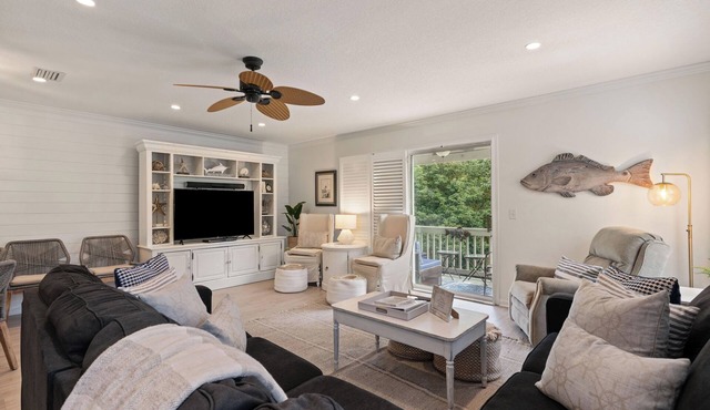 Pool View! Dog-friendly | Easy Walk to Beach, Restaurants, Village, and Pier.