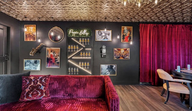 POSH Scottsdale -Large Group HQ- Heated Pool, Hot Tub, Outdoor Bar & Jazz Lounge