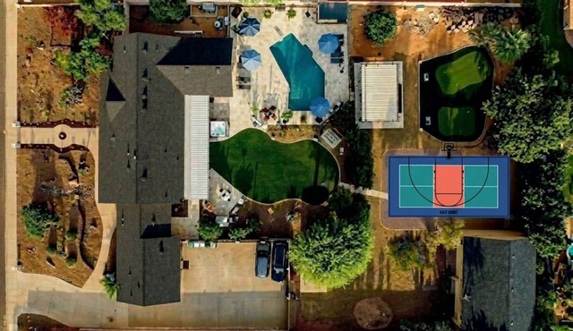 Prime Location! 5000Sq'-Acre Pool/Game Room/Hot Tub/Putting Green/200+ 5★ratings