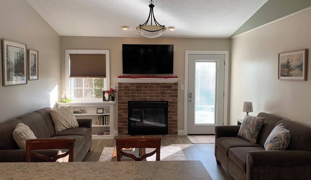 Pristine 2BR Townhome -Elevated Comfort in Charming Chatham
