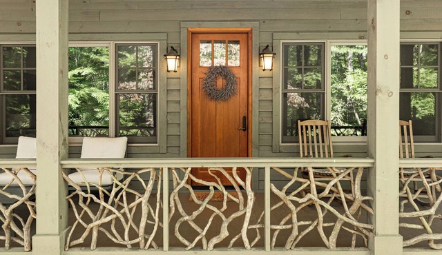 Pristine 4-Bd HVL/Flat Rock Retreat w/Stream on 2 Acres