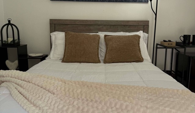 Private 1BR Studio Patio Free Parking Near Beach