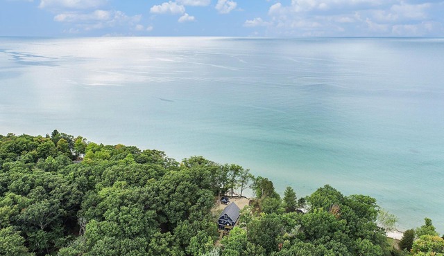 🌅 Private Beach + Lake Views Pet-Friendly Chalet ➠ 18396