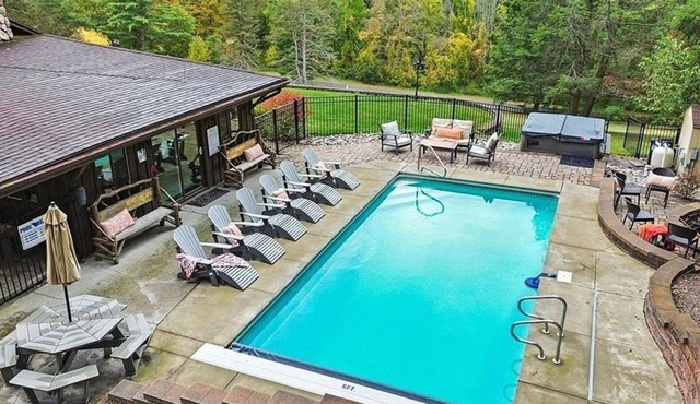 Private Cabin Retreat- Hot Tub | Pool | Game Room
