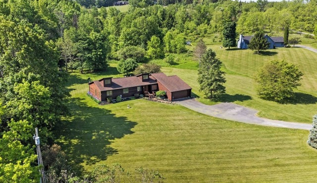 Private Canandaigua Retreat- Hot Tub/Pet Friendly