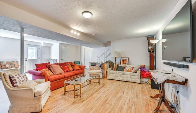 Private Deck: Berkeley Springs Getaway!