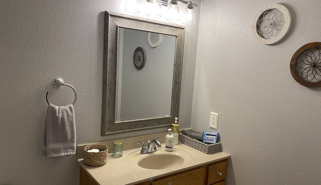 Private Home, quiet neighborhood, So. IL, close to St. Louis