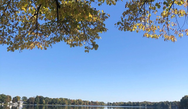 Private Lake, Sleeps 11, Near Shipshewana, 4 Bedrooms, 2 Baths