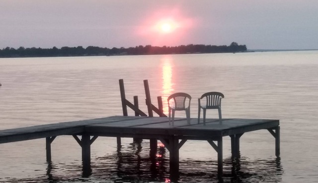 Private Lakefront Cottage with 90' of sandy East Bay frontage on Houghton Lake