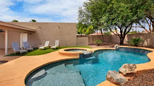 Private Playground: Golf Pool Table and Hot Tub