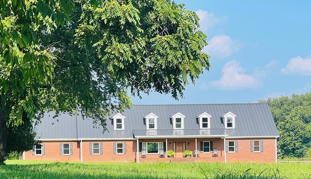 Private Residence on 37 Acres, 9 minutes to Keeneland.