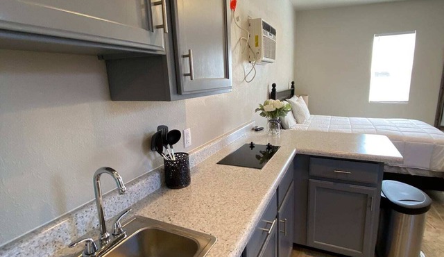 ⭐️Private stand-alone studio Central⭐️