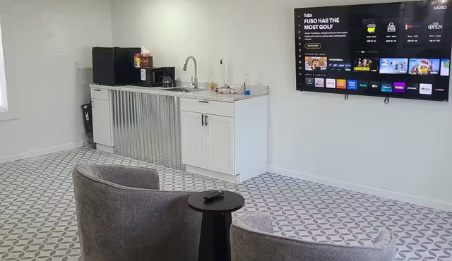 Private Studio unit in Warren