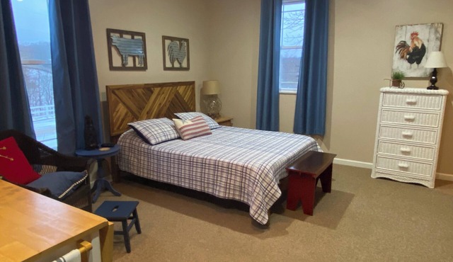 Private Suite on Eastern Kentucky Farm with Indoor Pickleball Court