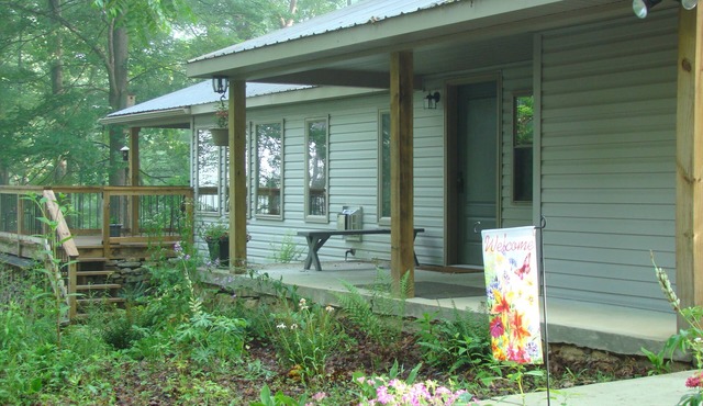 Private & unplugged. Near Fallingwater, GAP and Ohiopyle. 5-star reviews