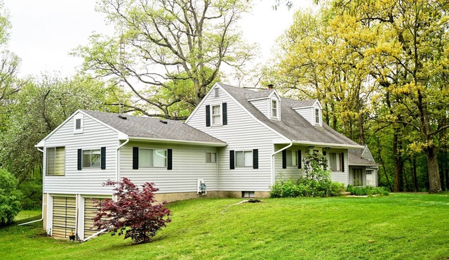 Quiet 5 bedroom house on 3 acres plus woods, 5 min from MSU campus, easy access.