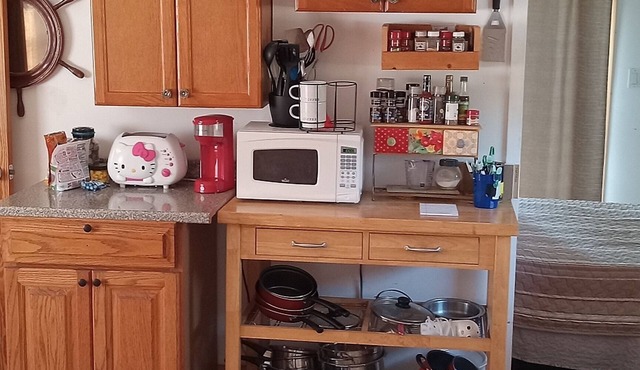 Quiet Bayside cottage. 10 minutes to beach, 15 minutes to shopping.