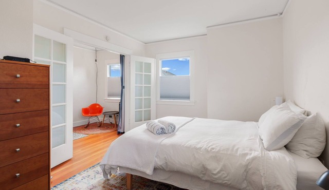 Quiet, Comfortable, Clean. Turnkey & Easy Access to SF, Berkeley, Oakland