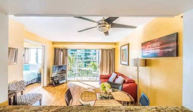 Recent RENO! Fits 6, FREE parking
