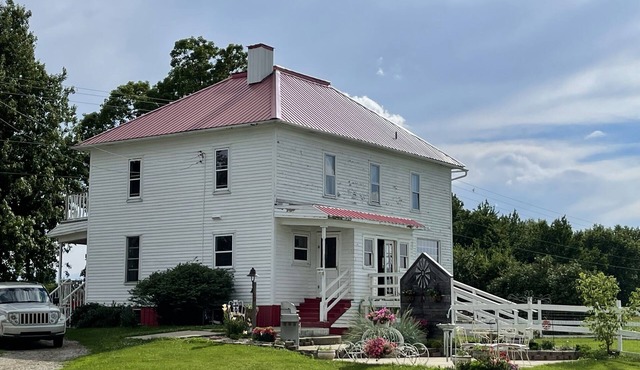Recently Remodeled Cozy Farmhouse located in Marlette