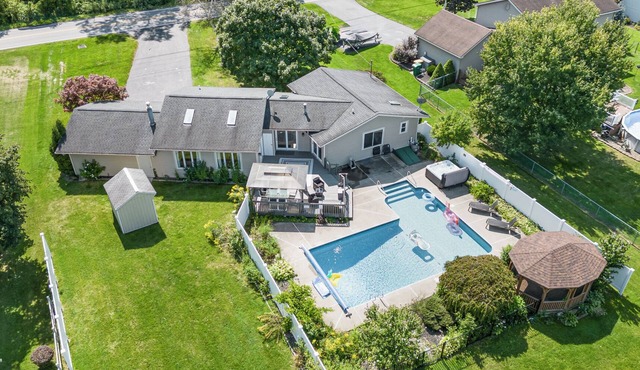 Relaxing Pool & Hot Tub House near RIT Inn