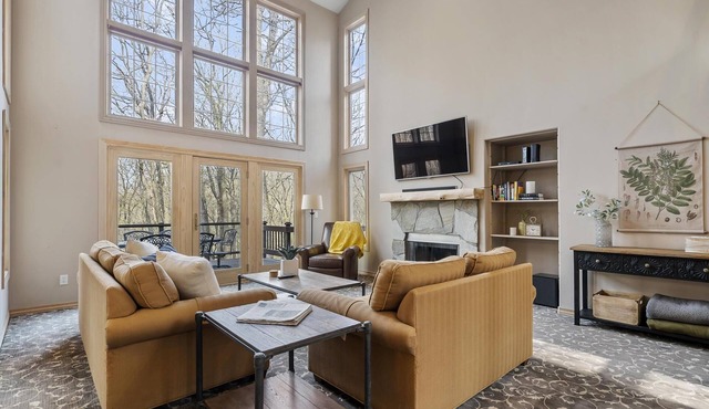 Relaxing Retreat - Close to Downtown Harbor Springs and Ski Resorts!