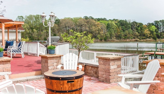 Relaxing Riverfront Getaway in Philips Lake in Hampton