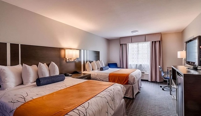Relaxing Unit Near Attractions in GuestHouse Lexington, Parking!
