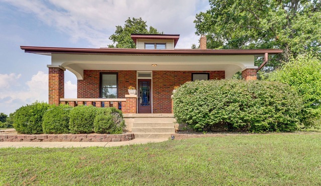 Remodeled Columbia Home: 14 Mi to St Louis
