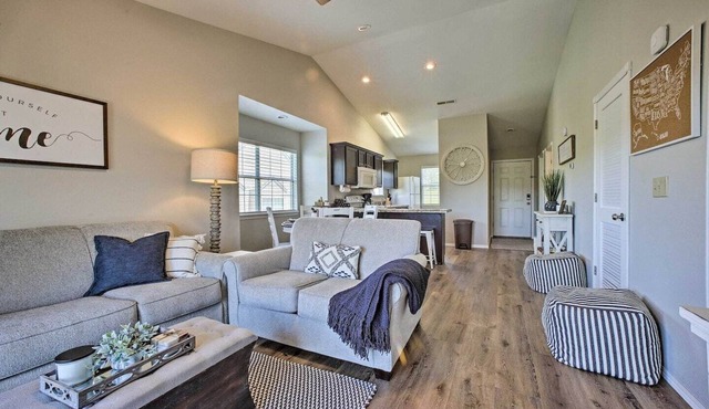 REMODELED: Lake View, Min. to Silver Dollar City!