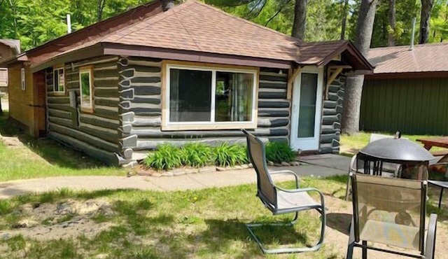Renovated Log cabin at AuTrain Lake